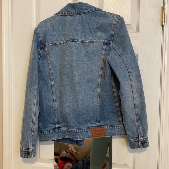 Size small, Abercrombie and Fitch Jean jacket - Picture 2 of 2